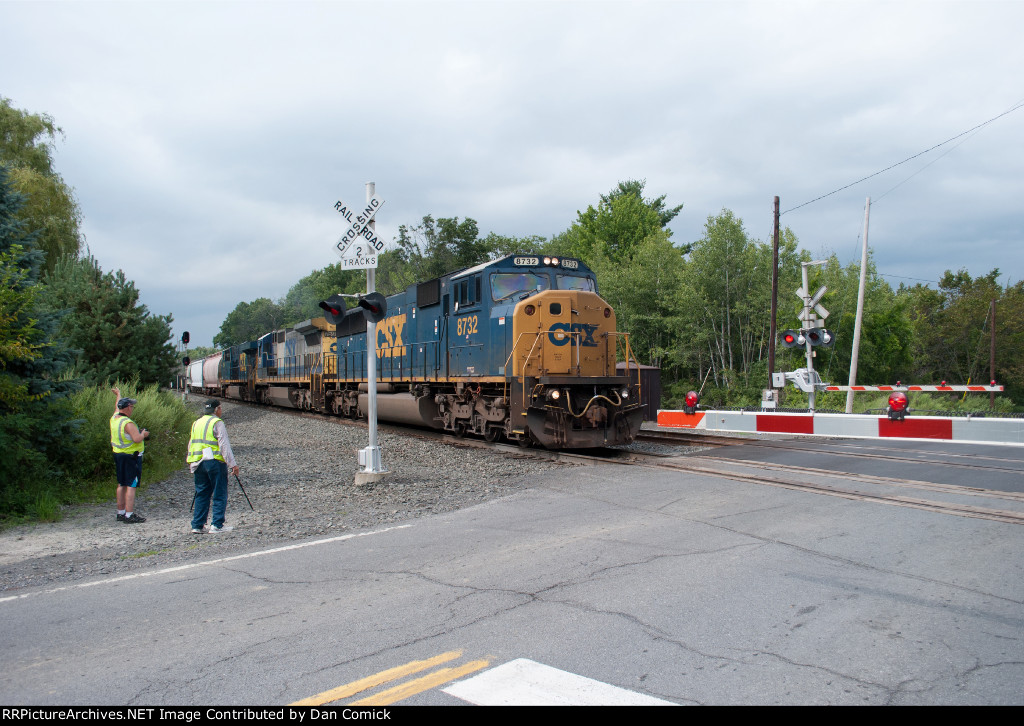 CSXT 8732 Leads Q364 at New Scotland South Rd. 